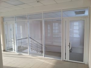 Алюминиевая перегородка из стеклопакета